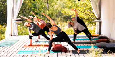 Une séance de yoga à l'Espace Hors Champs.