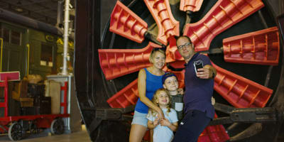 Famille au musée Exporail