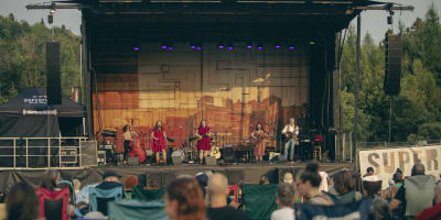 Festival SuperFolk Morin-Heights - Une scène extérieure
