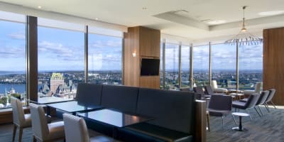 Club exécutif au Hilton Québec avec vue sur le Château Frontenac.