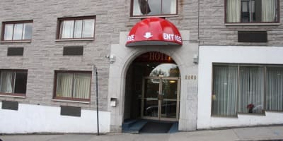 Hôtel des Arts - Entrée de l'hôtel