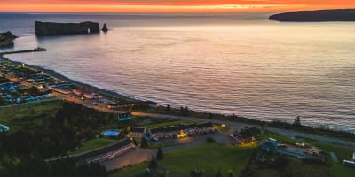 Hôtel Le Mirage - Bord de l'eau avec un coucher de soleil à Percé