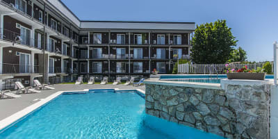 Hotel Le Principal - Piscine extérieure de l'hôtel
