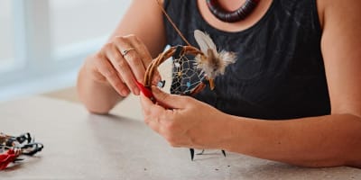 Atelier de fabrication de capteur de rêves, La hutte de médecine étoilée.