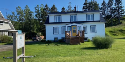 Extérieur du gîte La Maison entre Mer et Montagnes.