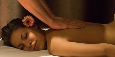 Femme recevant un massage