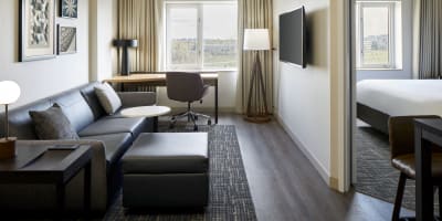 Suite de la Residence Inn by Marriott Montreal Airport.