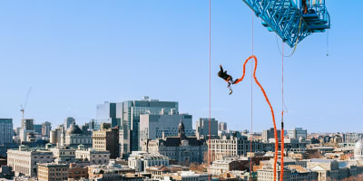 Saut à l'élastique au dessus du Vieux-Port