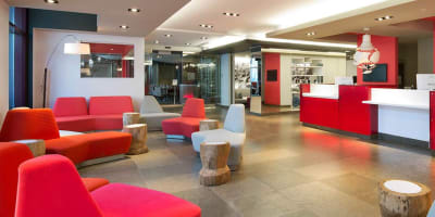 Le hall d'entrée du Novotel Montréal Centre
