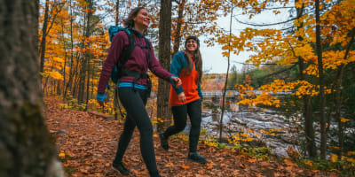 Randonnée pédestre en automne au Parc de la rivière Batiscan.