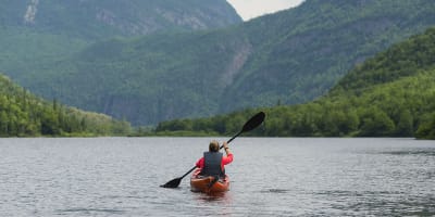 Homme en kayak