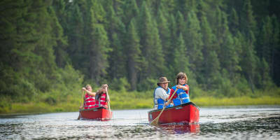 Lac Taureau Regional Park - Family canoeing