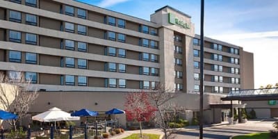 holiday_inn_laval_montreal_1