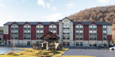 microtel_inn__suites_mont_tremblant_1