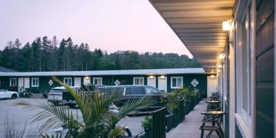 motel_des_cascades_2002_1
