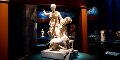 Sculpture grecque au musée.