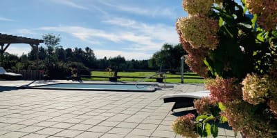 Journée ensoleillée au Spa Champêtre La Belle Blanche en Montérégie.