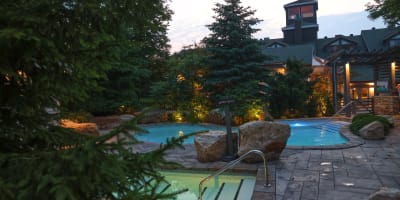 Spa du Manoir Saint-Sauveur en été.