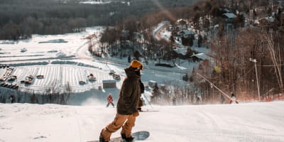 Personne en planche à neige à la Vallée du Parc.
