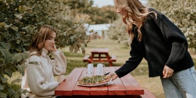 Dégustation de pizza dans le verger, Verger Lamarche Chantepom.