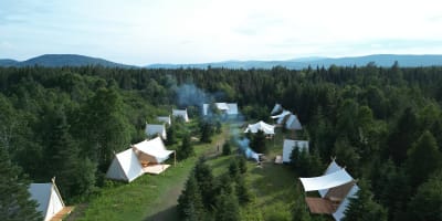 Vue aérienne du camping Viking au Village Viking Hóp.