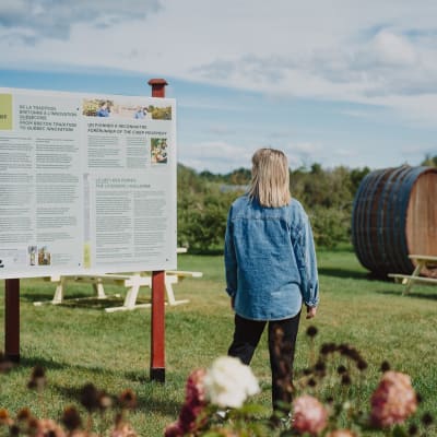 Interpretive trail and free tasting