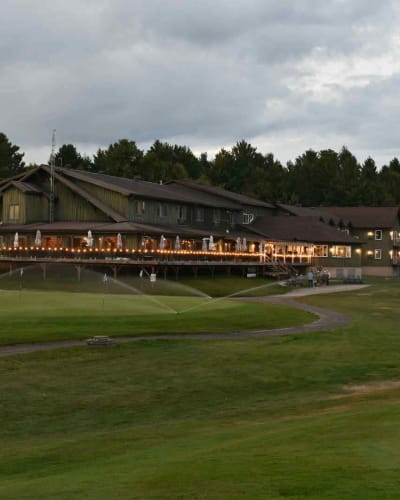 Soir d'été, Auberge et Club de Golf Héritage.