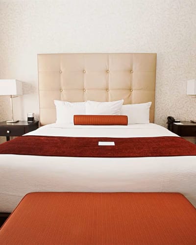Best Western Plus Montreal Downtown-Hotel Europa - Lit