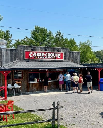 Casse-Croûte du Roy - Façade du casse-croûte en été