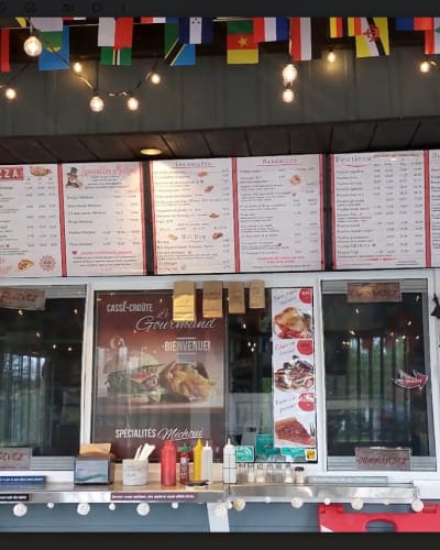 Menu et comptoir au Casse-croûte Le Gourmand.