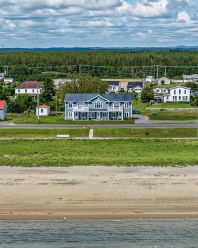 Vue aérienne du bâtiment des Condos de la Mer.