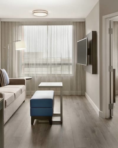 Embassy Suites by Hilton Montreal Airport - Petit salon