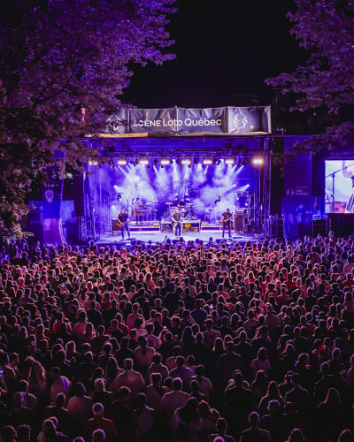 Spectacle à la scène Loto-Québec au Festival Promutuel de la relève de Thetford Mines.