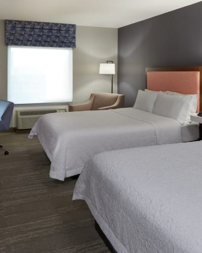 Hampton Inn & Suites by Hilton Montréal-Dorval - Chambre avec deux lits