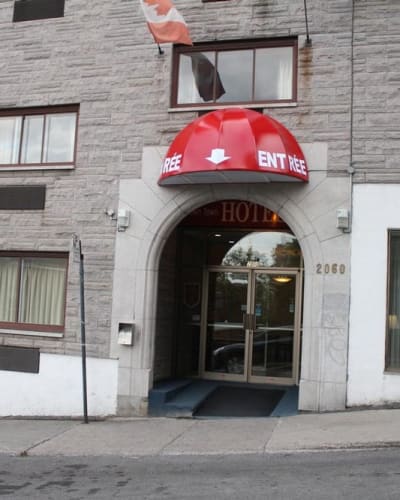 Hôtel des Arts - Entrée de l'hôtel