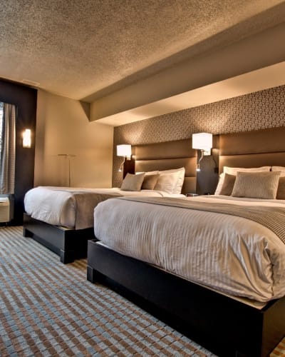 Chambre avec deux lits de l'Hôtel Nouvelle Frontière.