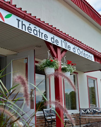 Devanture du Nouveau Théâtre de l'Île d'Orléans