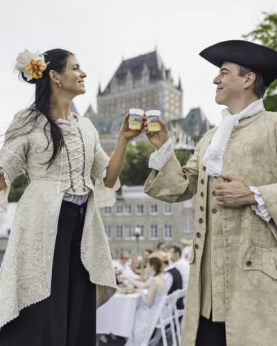 Les Fêtes de la Nouvelle-France - A man and a woman in costume from the 18th century