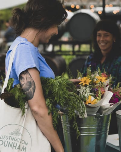 Public markets of Brome-Missisquoi : woman doing shopping