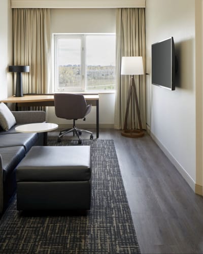 Suite de la Residence Inn by Marriott Montreal Airport.