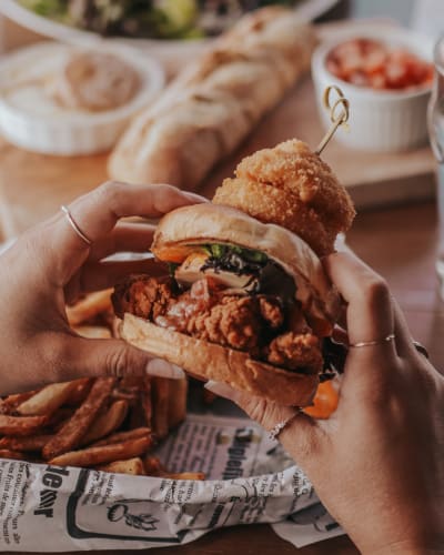 Meilleurs casse-croûtes et crèmeries en Petite Nation : burger