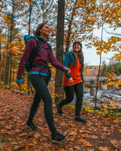 Randonnée pédestre en automne au Parc de la rivière Batiscan.