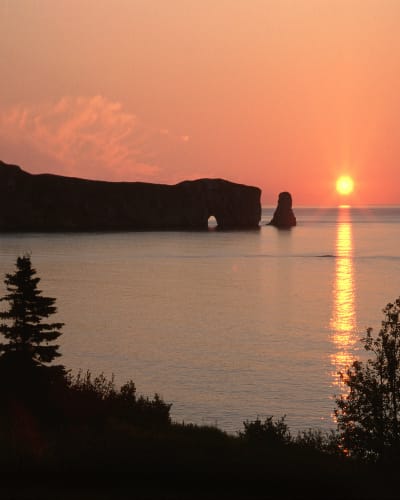 Levée du soleil au Rocher Percé. 