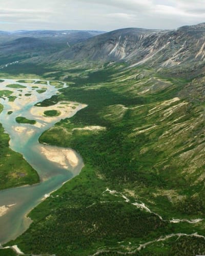 Vue aérienne au Parc national Kuururjuaq.