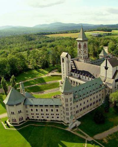 abbaye_de_saint_benoit_du_lac_1