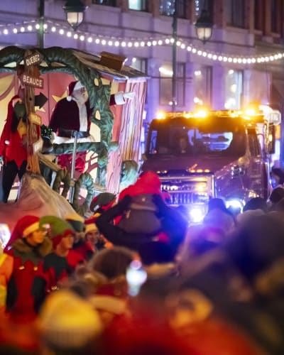 defile_du_pere_noel_de_sherbrooke_1_h