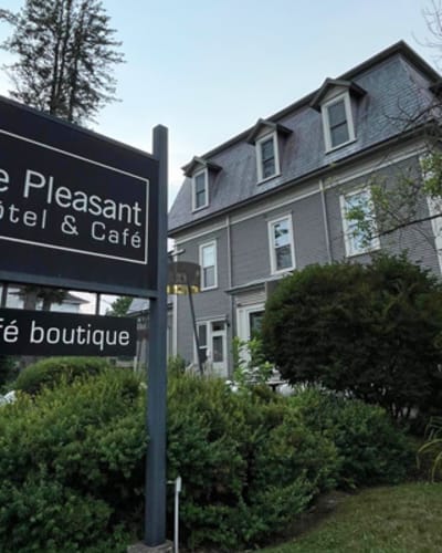 le_pleasant_hotel_et_cafe_1