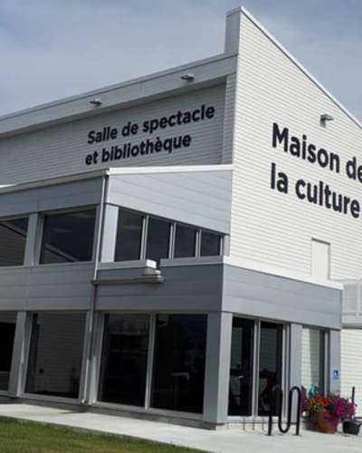 maison_de_la_culture_de_sainte_anne_des_monts_1