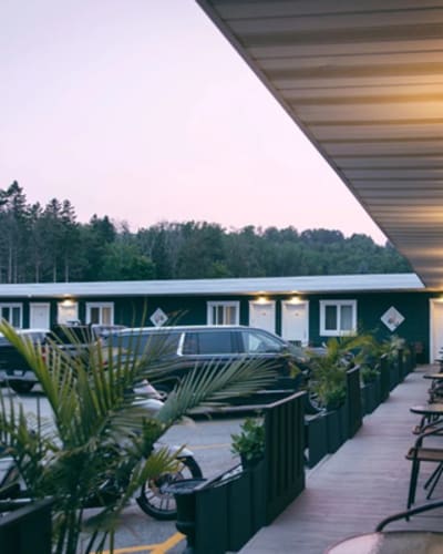 motel_des_cascades_2002_1