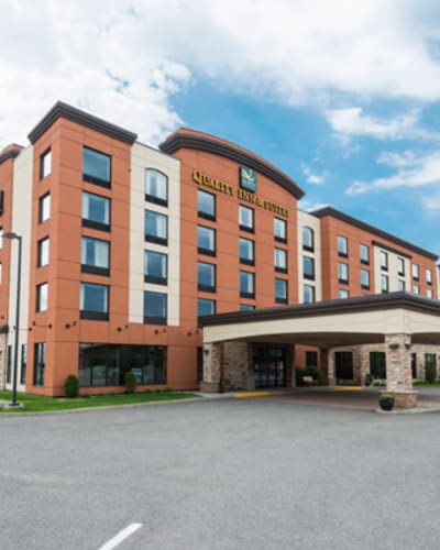 quality_inn__suites_levis_1